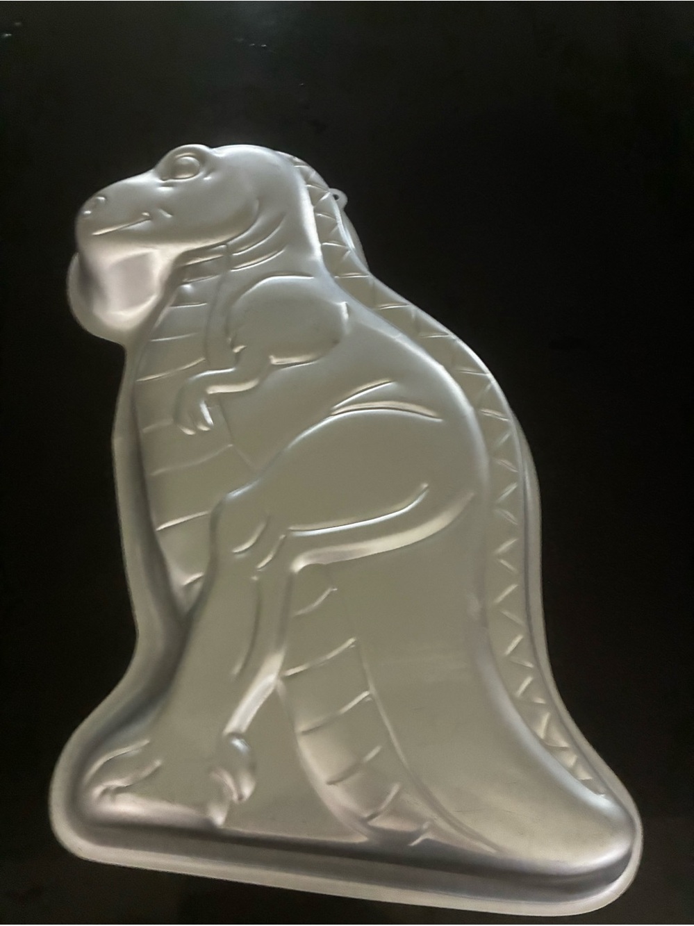 Silver dinosaur Shaped Aluminum Cake Pan - Elegant Pet Design